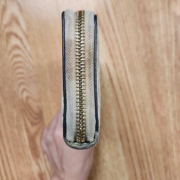 Michael Kors Wristlet - Picture 2 of 6